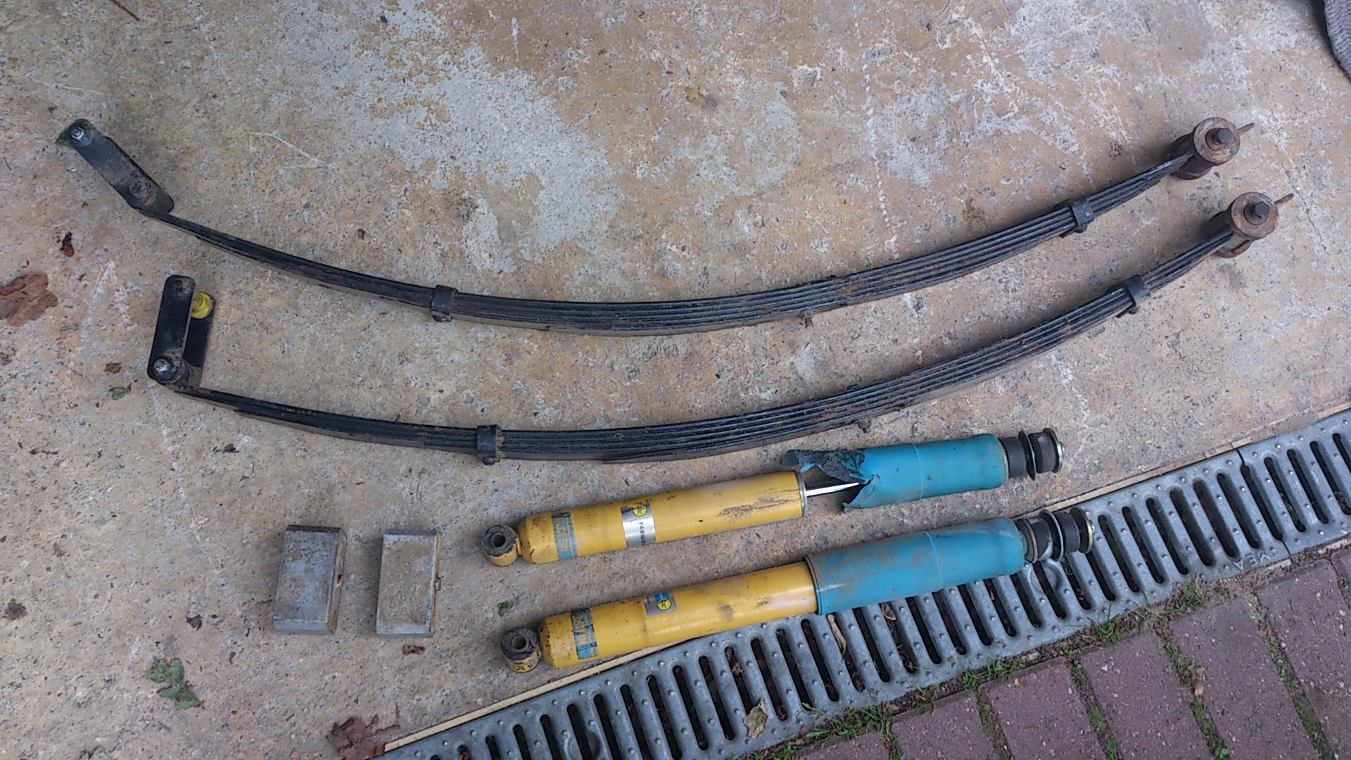 Slipper spring set up