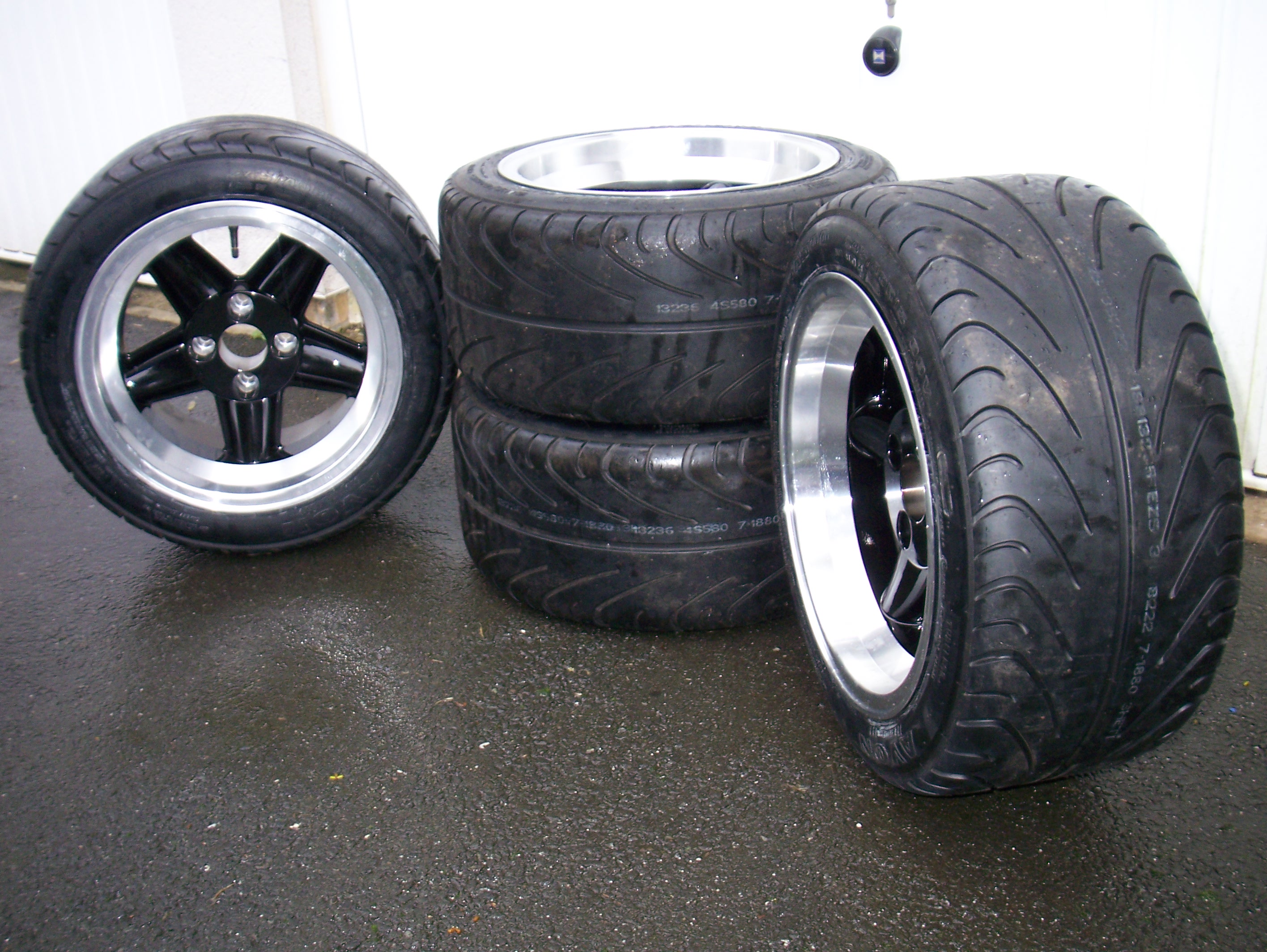 I use Avon 245/40/15 CR500 tyres on 9 x 15 rims.